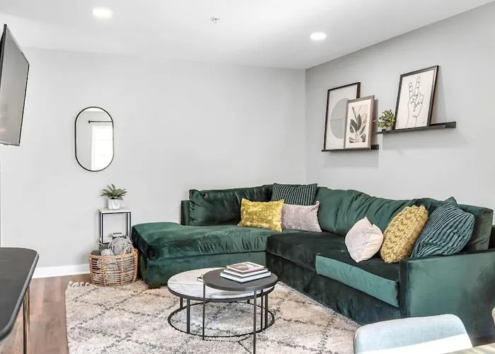 4 Beds Walk To Downtown Nashville Pool And Parking