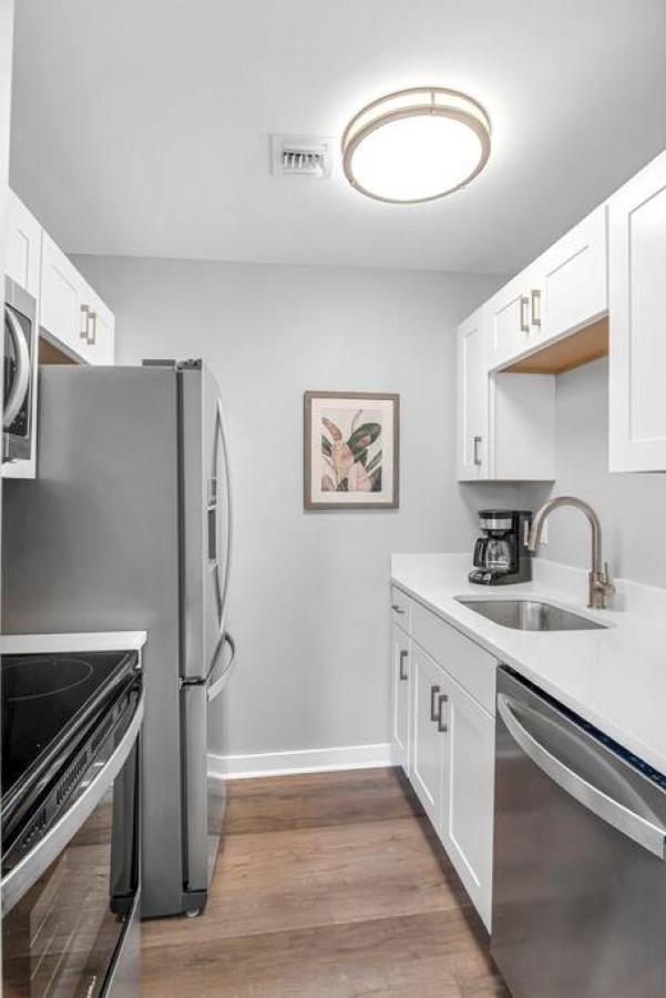 4 Beds Walk To Downtown Pool And Parking *