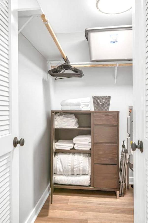 4 Beds Walk To Downtown Pool And Parking