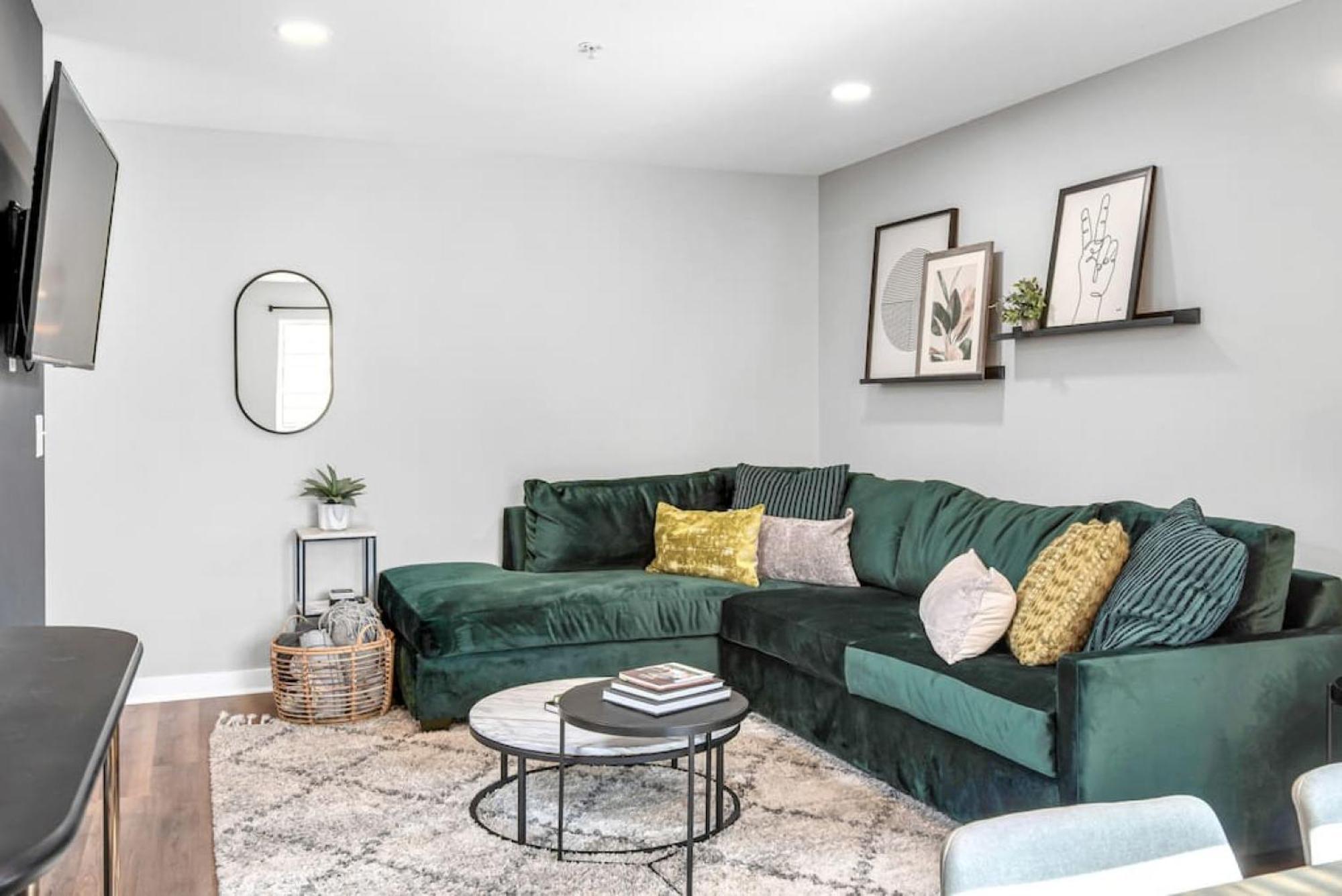Apartment 4 Beds Walk To Downtown Pool And Parking *