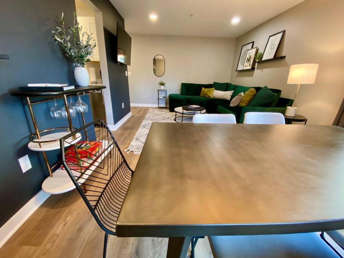 Apartment 4 Beds Walk To Downtown Pool And Parking *