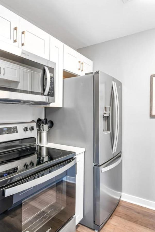 4 Beds Walk To Downtown Pool And Parking Apartment Nashville