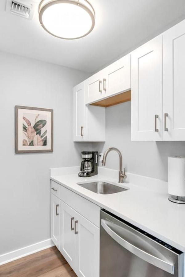 4 Beds Walk To Downtown Pool And Parking