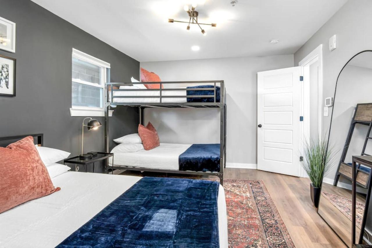 4 Beds Walk To Downtown Pool And Parking Apartment *